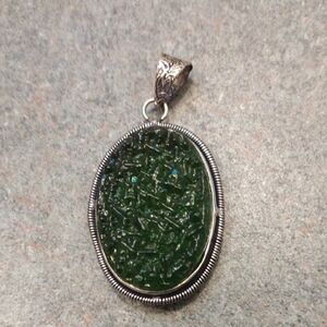 Elegant Green Pendant Necklace Moltivite Glass
